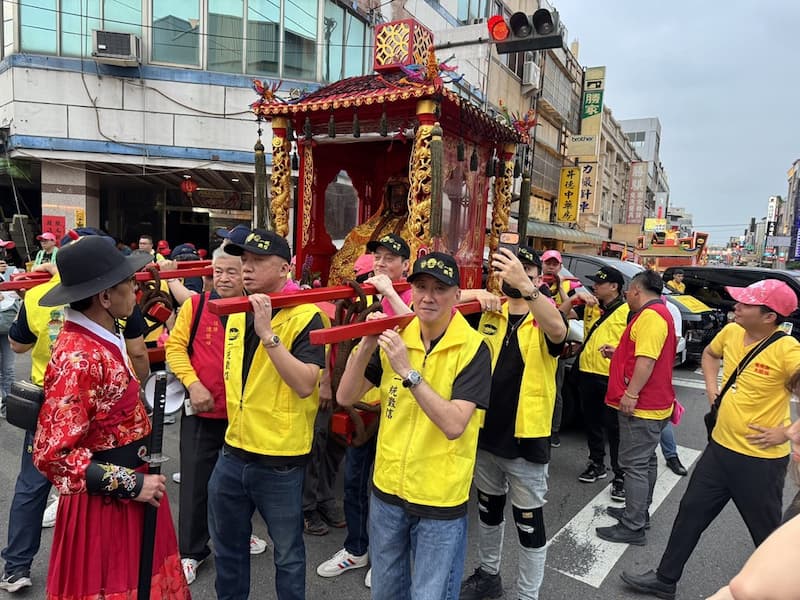 有些人生難題，除了祈求平安，更需要面對與處理